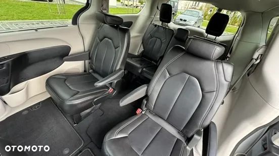 Chrysler Pacifica - 11
