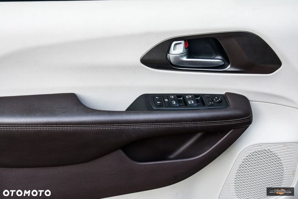 Chrysler Pacifica - 27