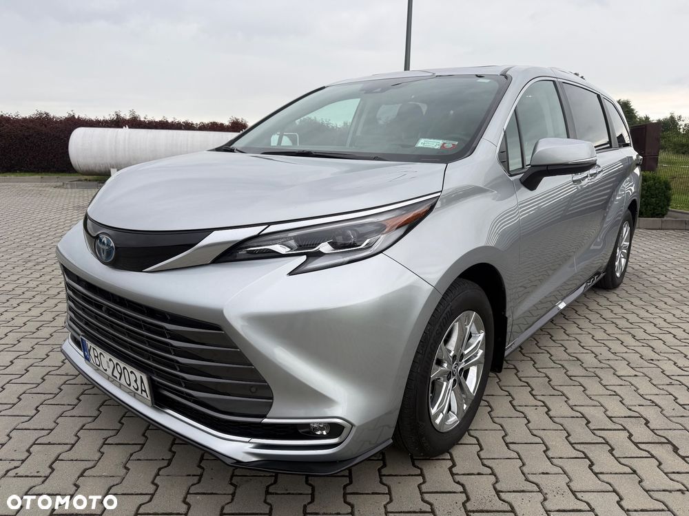 Toyota Sienna - 1