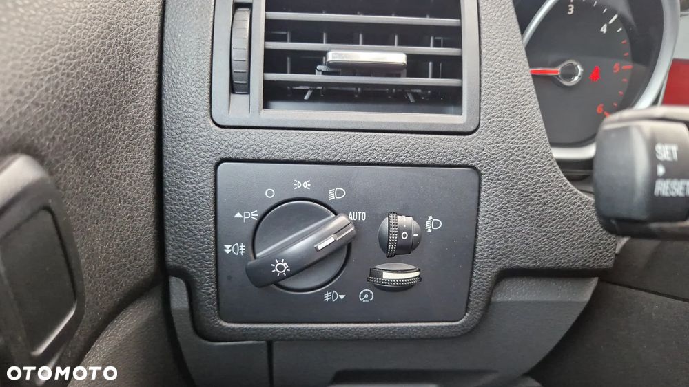 Ford Kuga 2.0 TDCi 2x4 Titanium - 33