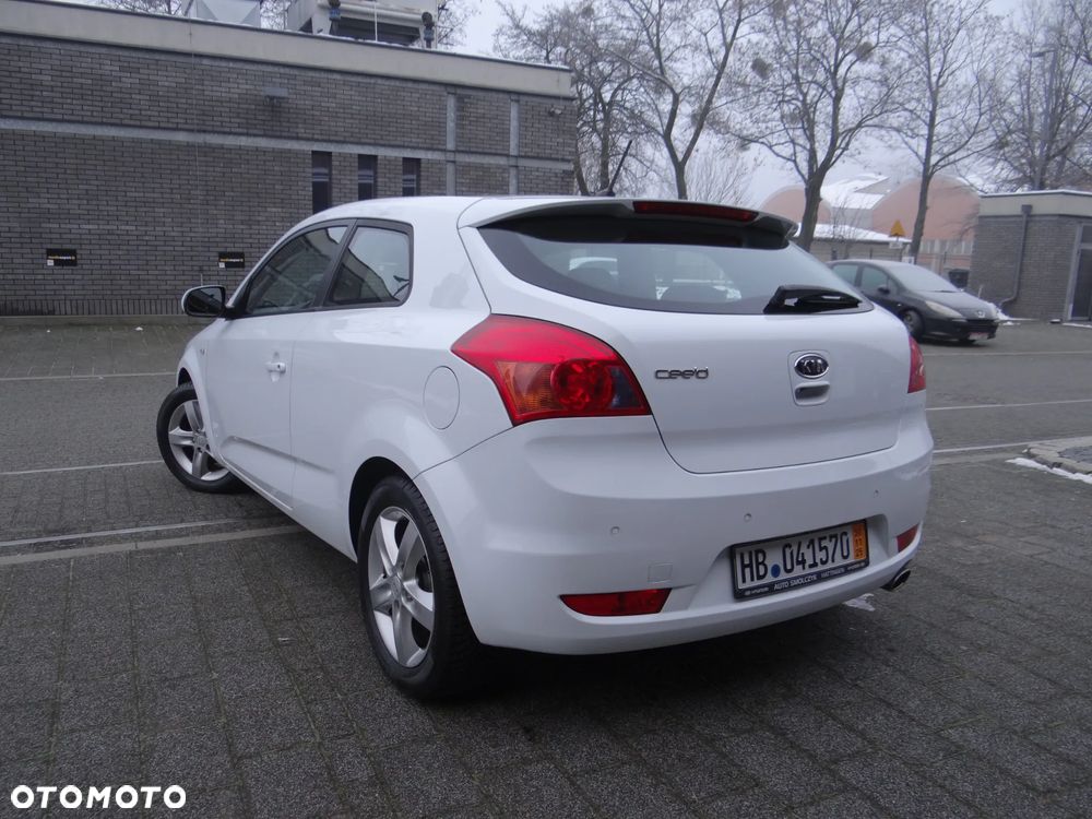 Kia ProCeed 1.4 CVVT Dream-Team Edition - 4