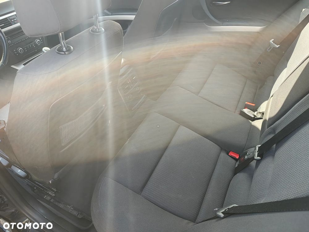 BMW Seria 3 318d - 13