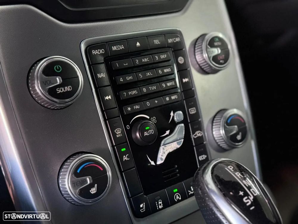 Volvo XC 70 2.0 D4 Momentum Geartronic - 14