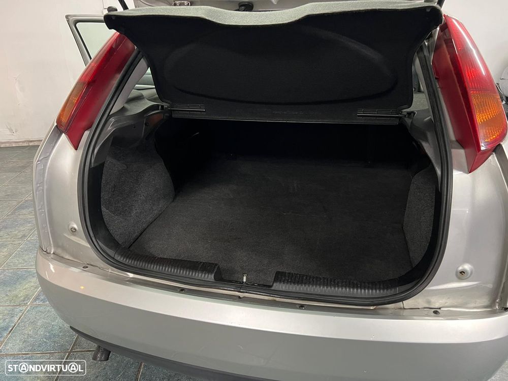 Ford Focus 1.8 TDdi Trend - 11