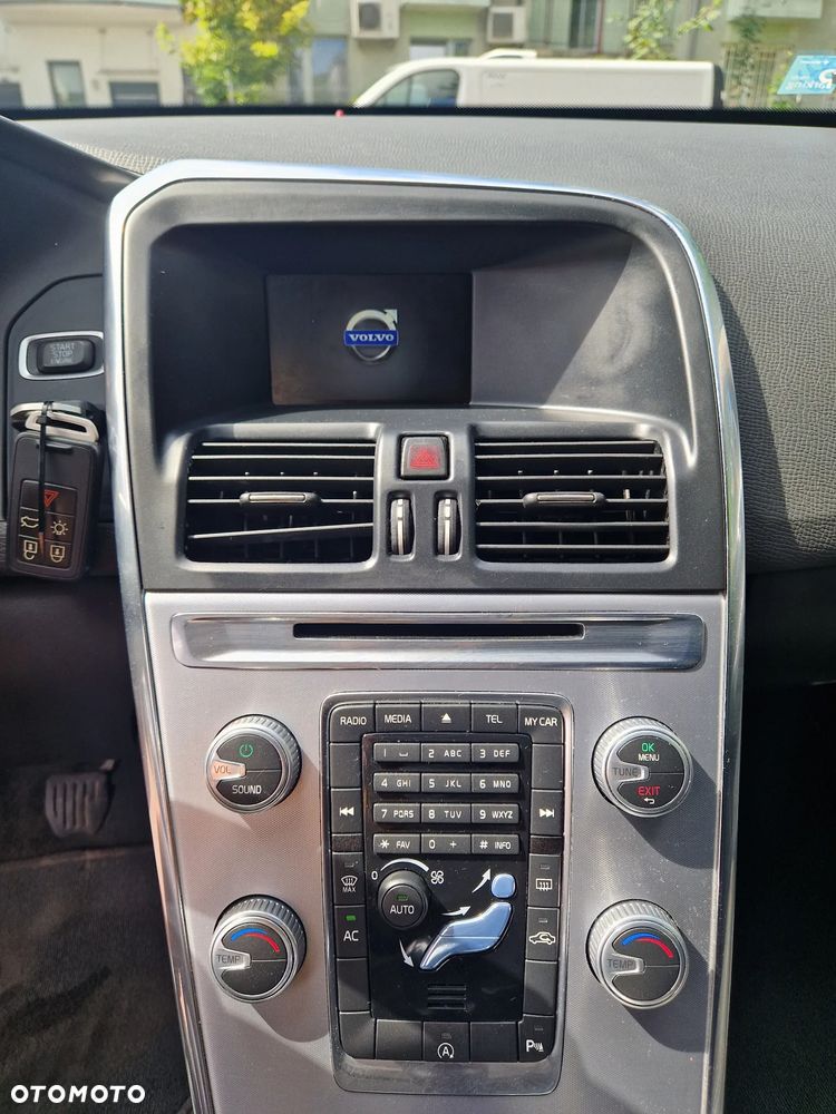 Volvo XC 60 D4 Momentum - 22
