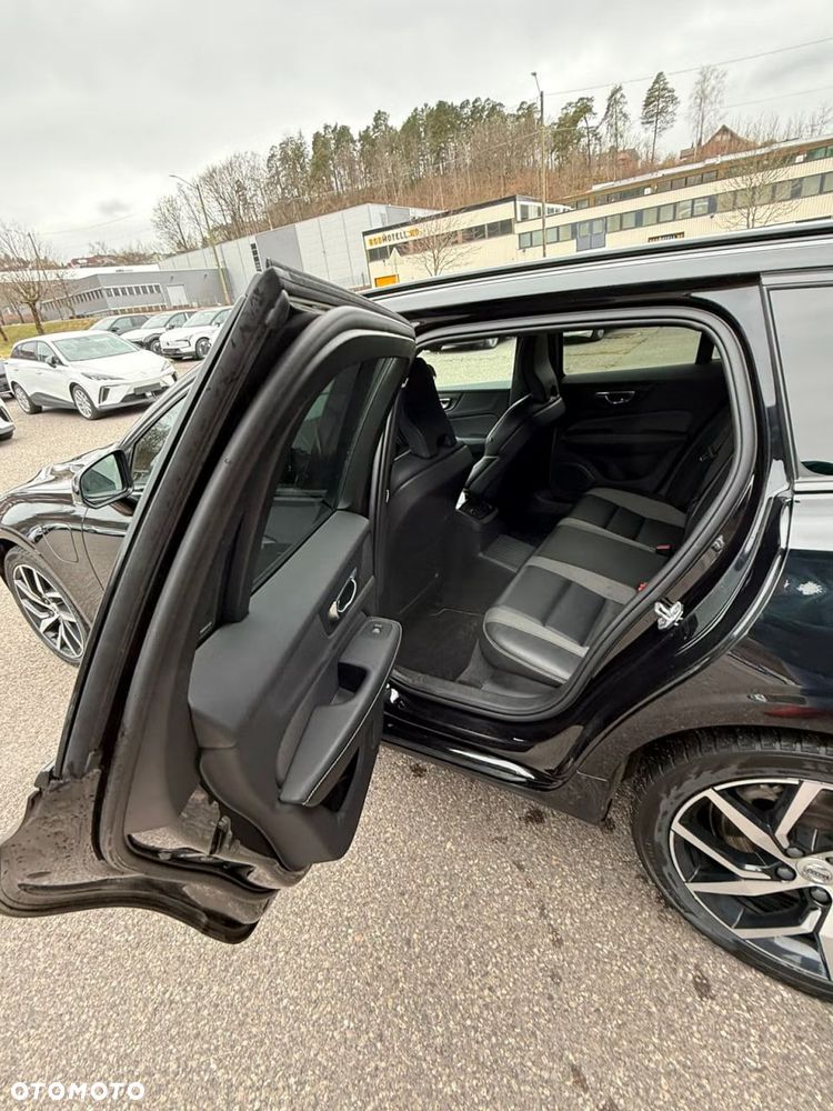 Volvo V60 T6 AWD Plug-In Hybrid Inscription - 22