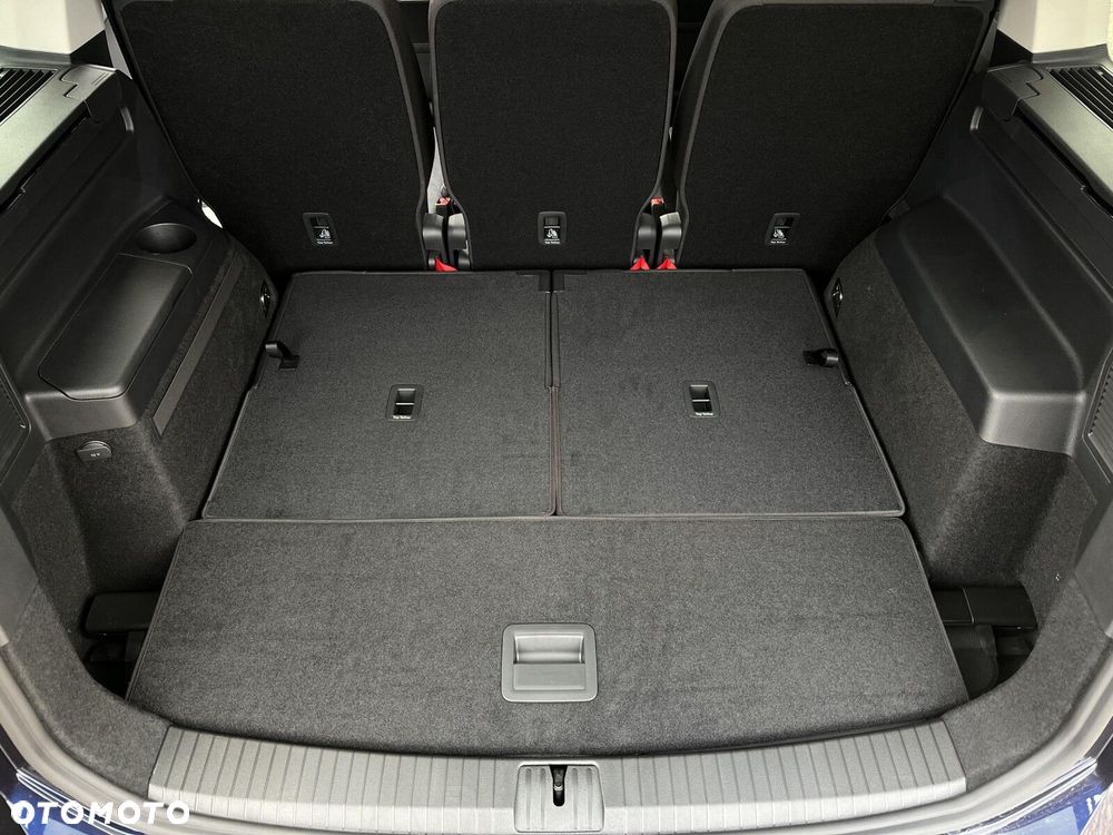 Volkswagen Touran - 33