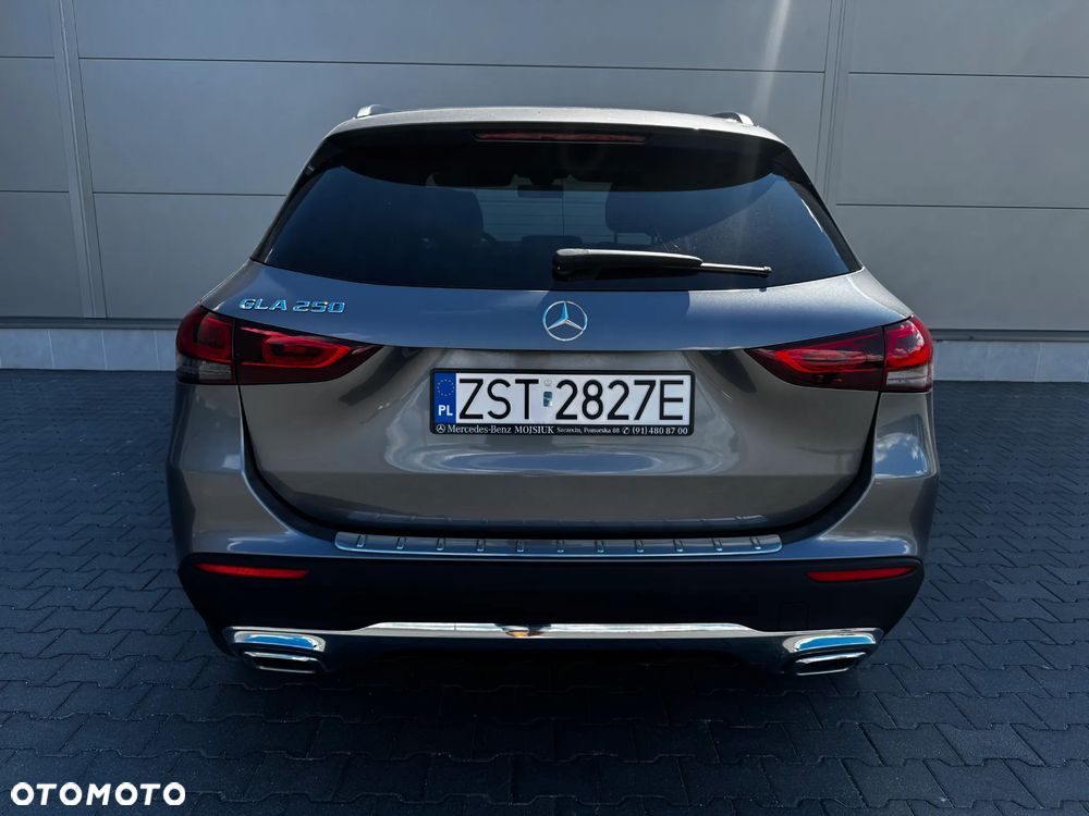 Mercedes-Benz GLA 250 8G-DCT - 8