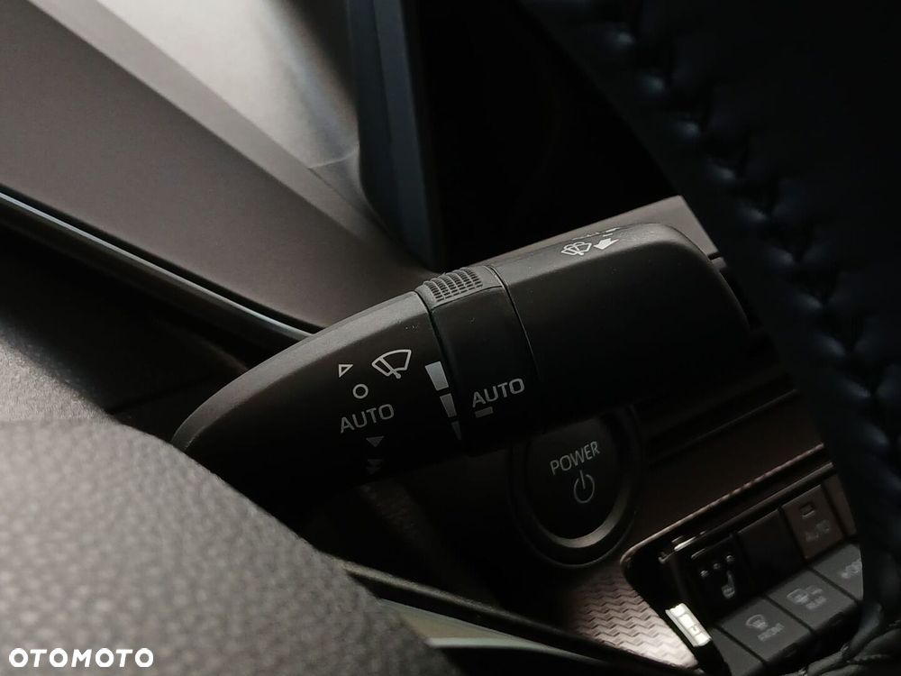 Toyota Prius - 25