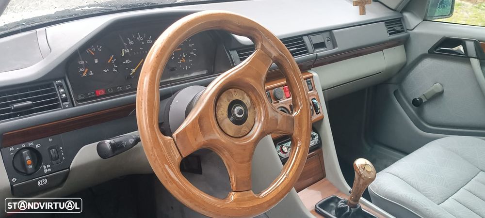 Mercedes-Benz E 200 D - 14