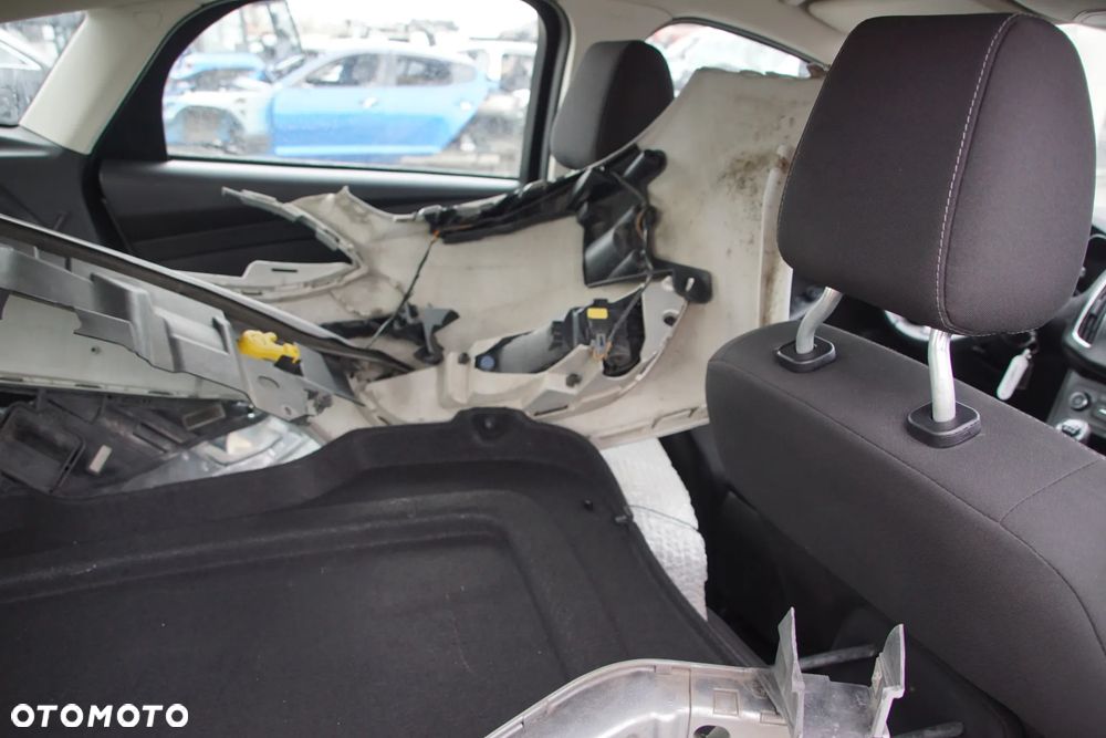 Auto na części - Ford Focus MK3 Lift 1.5 TDCI 95 KM GM5Q-6006-AA AV6R-7F096-GG ZJNC 2019R Silnik Skrzynia Drzwi Maska Błotnik Klapa Zderzak Lusterko Klamka Lampa Szyba Deska Kokpit Sterownik Moduł Czujnik Licznik Wyświetlacz Panel Kierownica - 16