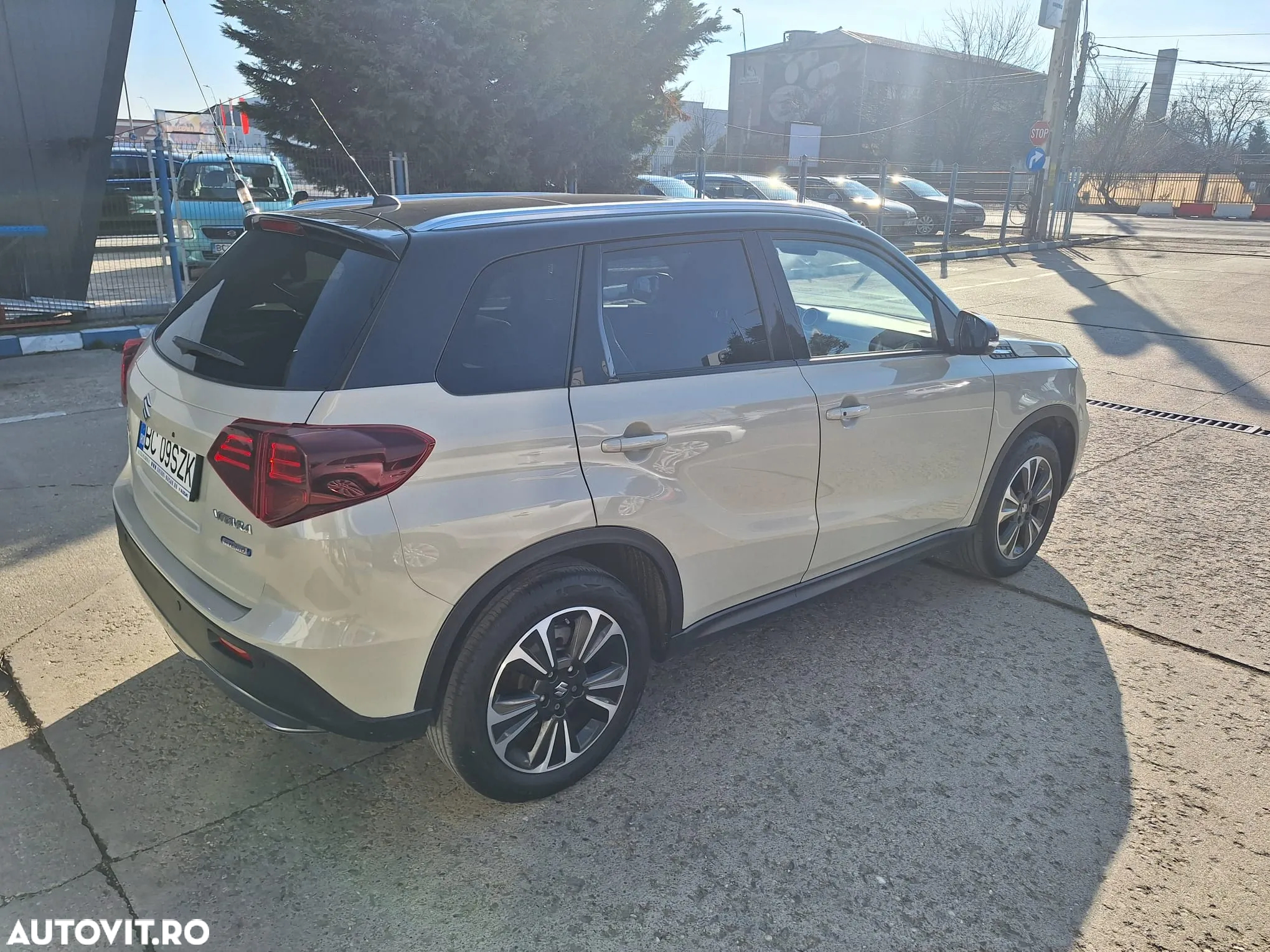 Suzuki Vitara 1.4 Boosterjet AllGrip MHEV Luxus - 11