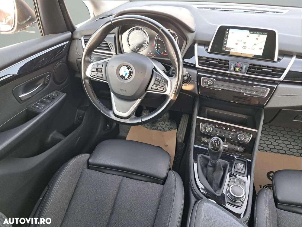 BMW Seria 2 218d Sport Line - 10