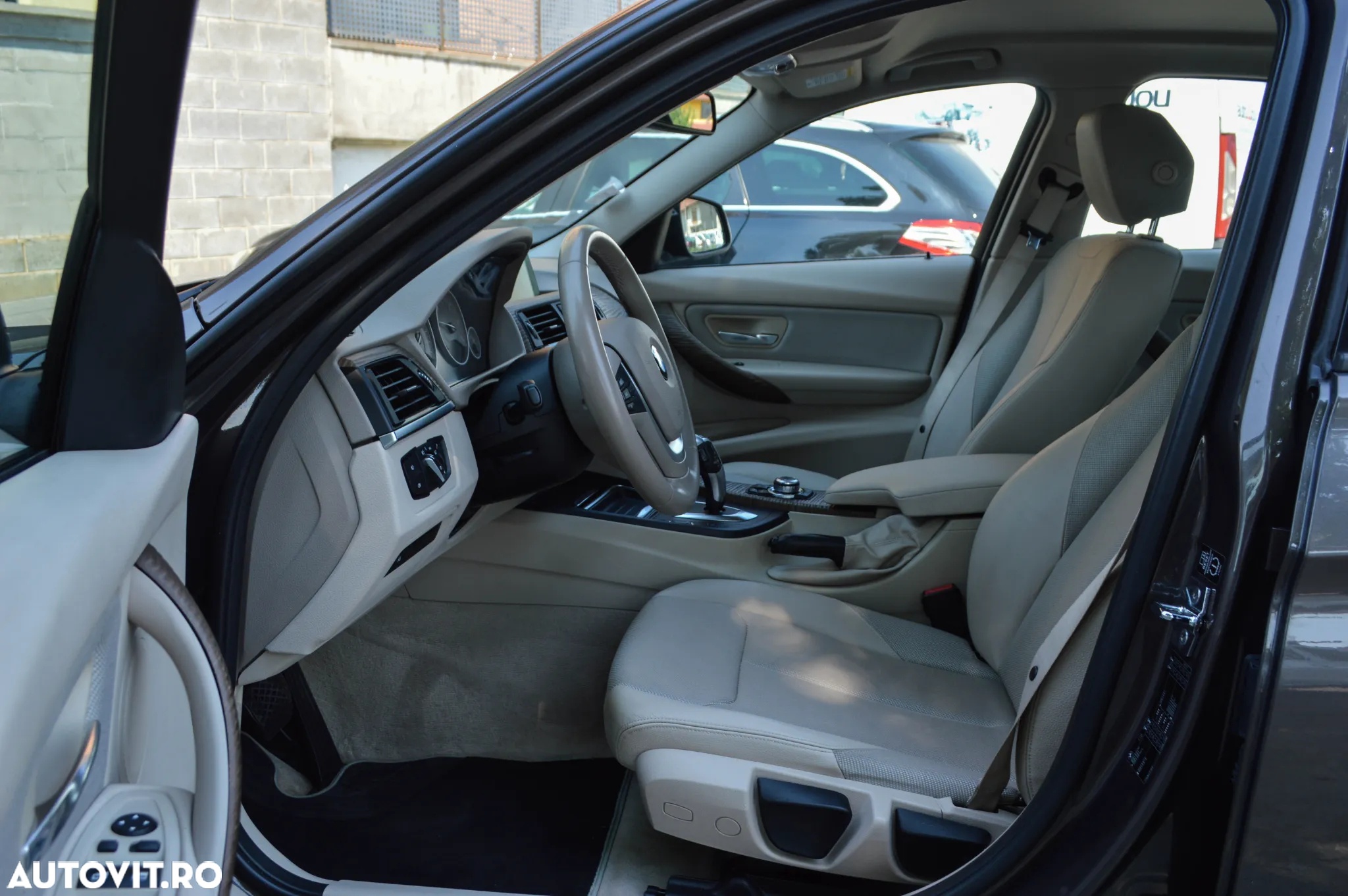 BMW Seria 3 320d Aut. Modern Line - 32