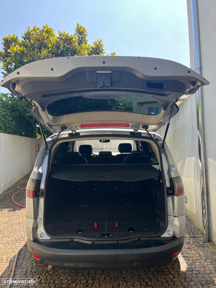 Ford S-Max 2.0 TDCi Titanium 7L - 6