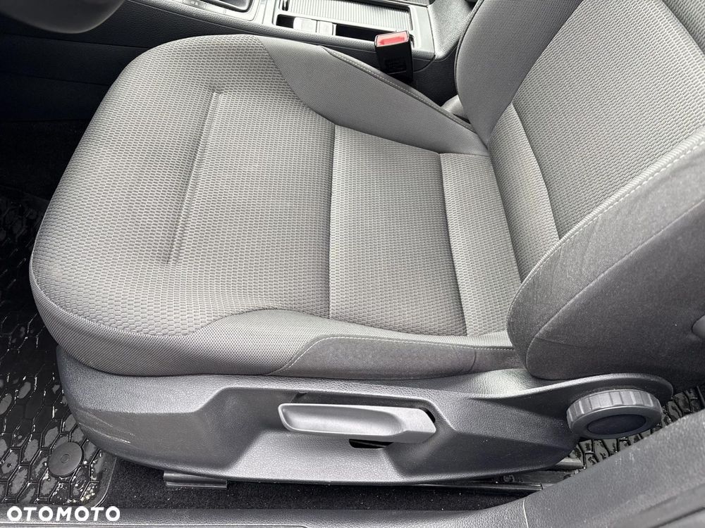 Volkswagen Golf - 12