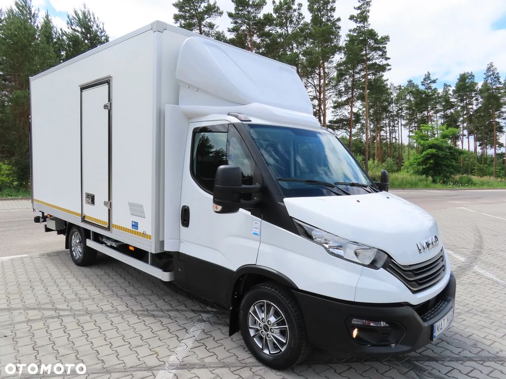 Iveco Daily 35S18 3.0 HPI 180 KM POWER Kontener+ WINDA BÄR 750 Kg 8.E.Palet 4270 mm Długi Boczne Drzwi Rozstaw Osi 4100 mm Ładowność 905 Kg GWARANCJA PRODUCENTA Stan Jak Nowy Gotowy Dostępny POLECAM - 8
