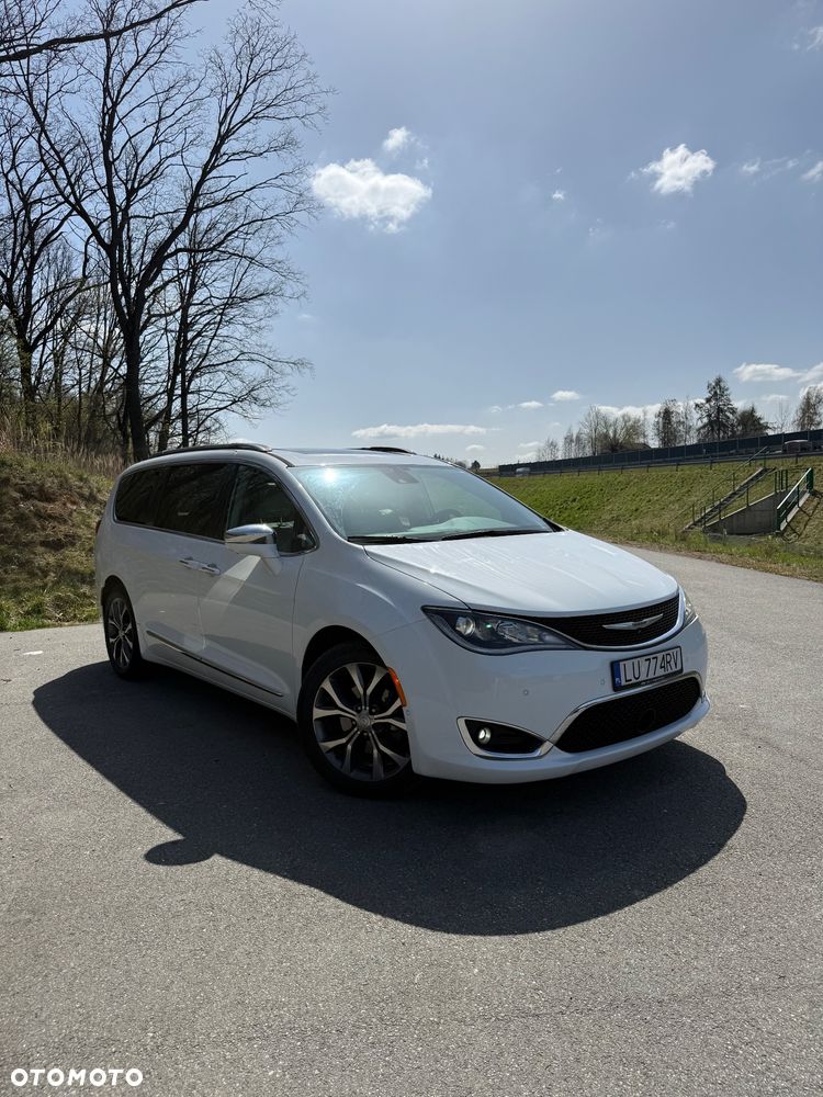 Chrysler Pacifica - 2