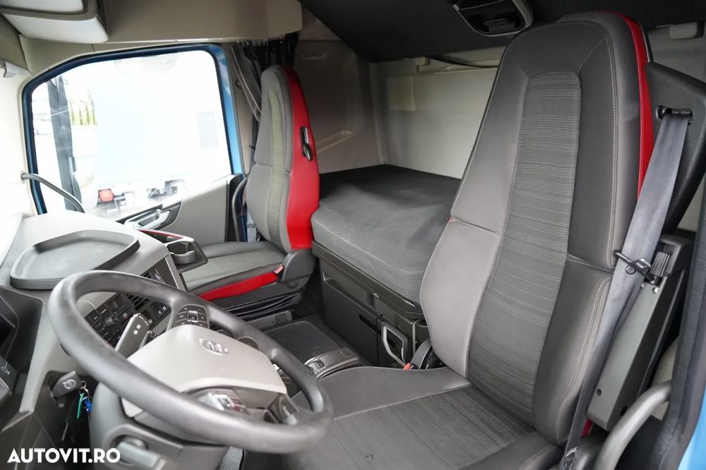 Volvo FH 460 / CORTINA - 7,3 M / SOLO / CLIMATIZARE DE STAȚIONARE / I-SHIFT / PODEA REZISTENTĂ (HEAVY-DUTY) / - 27