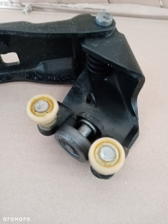 Rolka drzwi przesuwnych Trafic III Vivaro B 777645238R 93451715 - 2