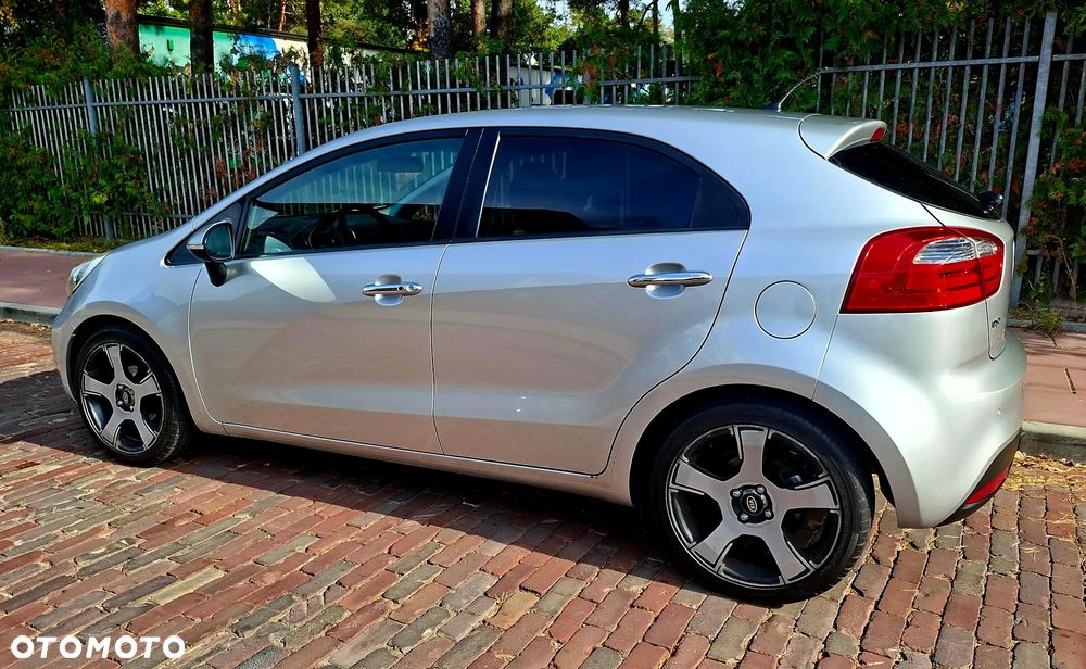Kia Rio - 18