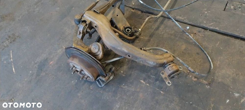 KOMPLETNE ZAWIESZENIE BELKA SANKI TYŁ TOYOTA AVENSIS T25 KOMBI - 2