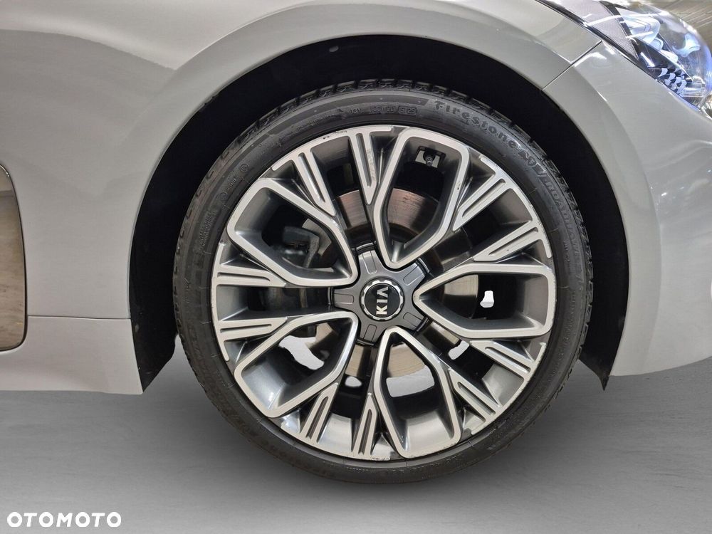 Kia Stinger - 10