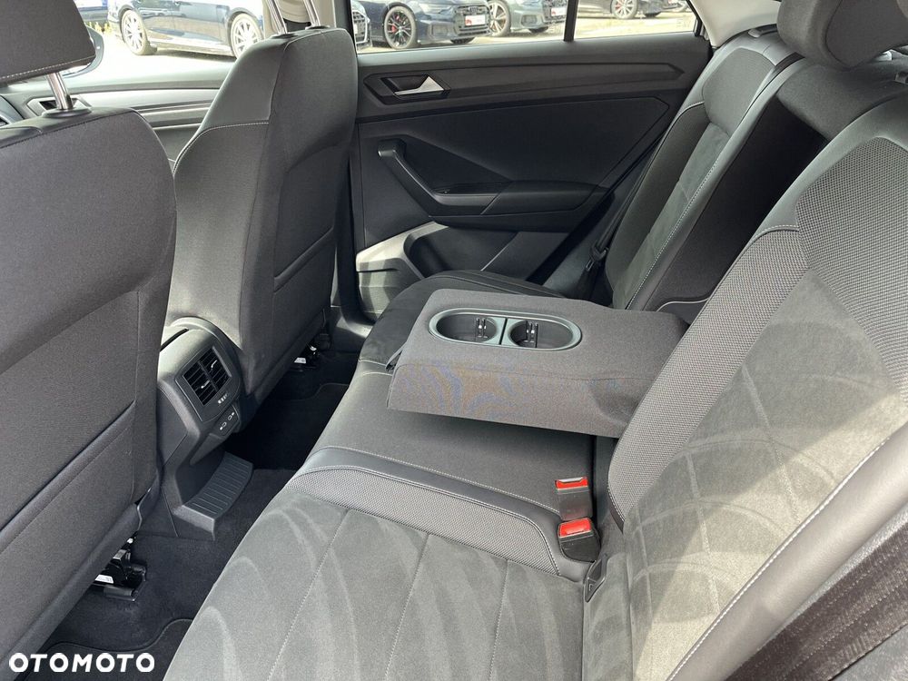 Volkswagen T-Roc - 17