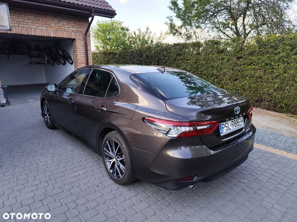 Toyota Camry Luxury - 2