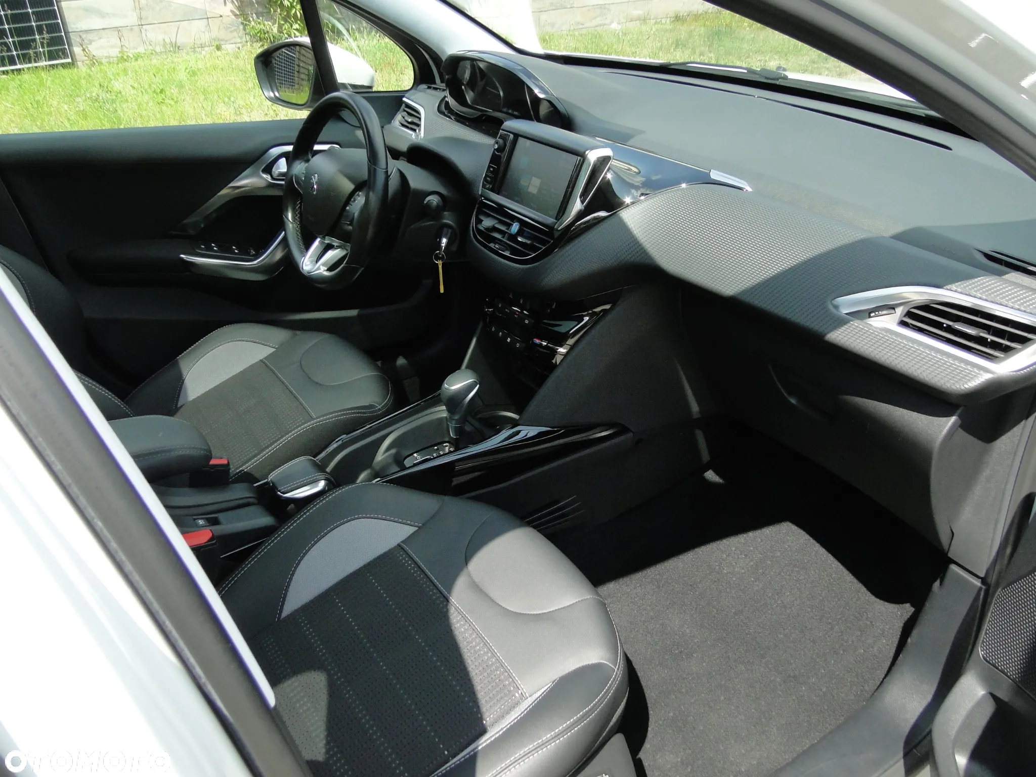 Peugeot 2008 PureTech 110 GPF EAT6 Black Edition - 26