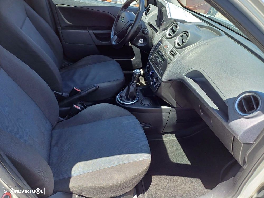 Ford Fiesta 1.4 TDCI Ghia - 7