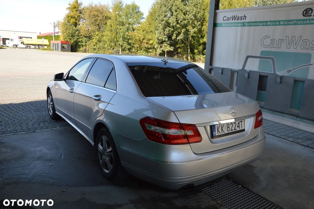 Mercedes-Benz Klasa E 200 CGI BlueEff Elegance - 4