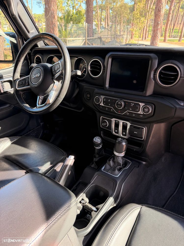 Jeep Wrangler - 21