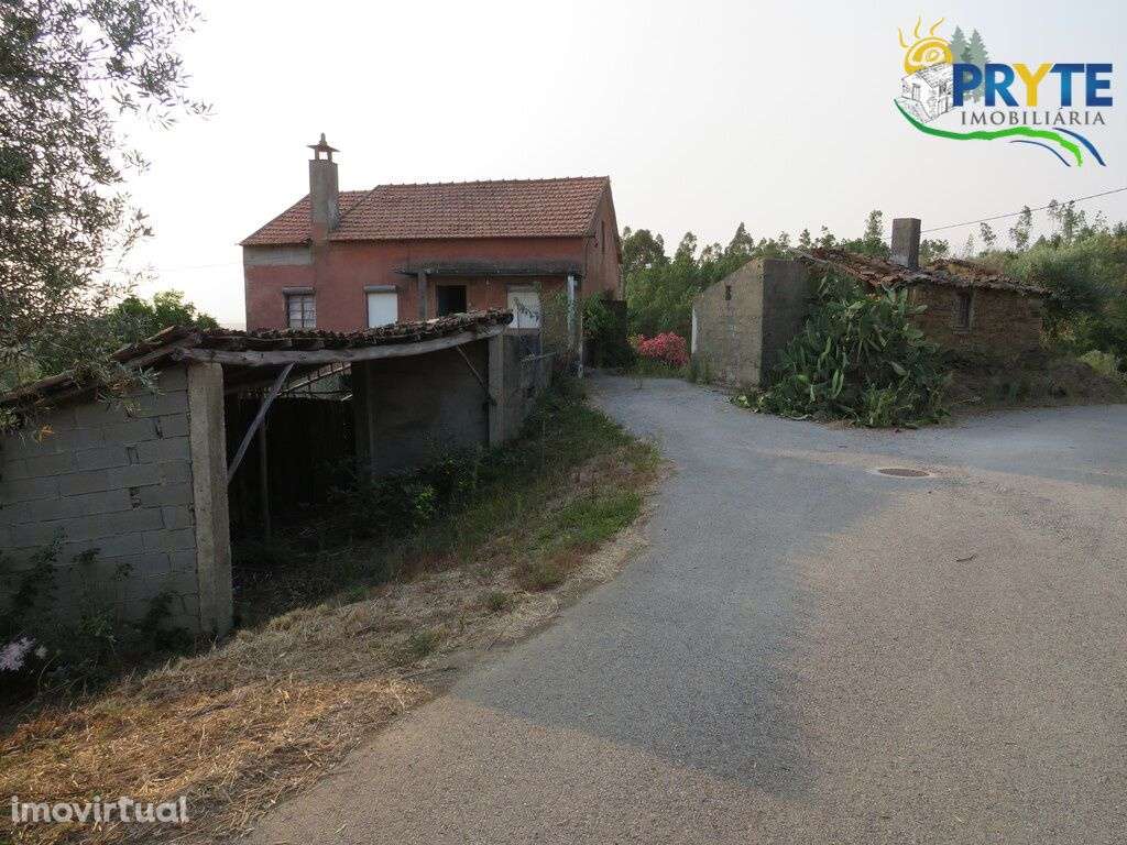 Moradia T3 com dois pisos e anexo situada perto da Sertã - Grande imagem: 4/19