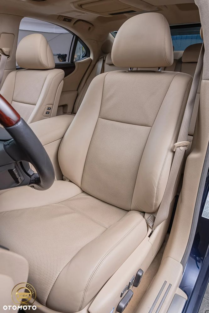 Lexus LS - 8