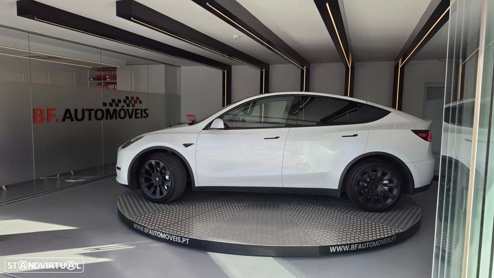 Tesla Model Y Long Range Dual Motor AWD - 14