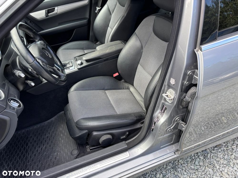 Mercedes-Benz Klasa C 250 (BlueTEC) d 4Matic 7G-TRONIC AMG Line - 13