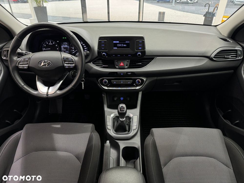 Hyundai i30 1.5 DPI Classic + - 13