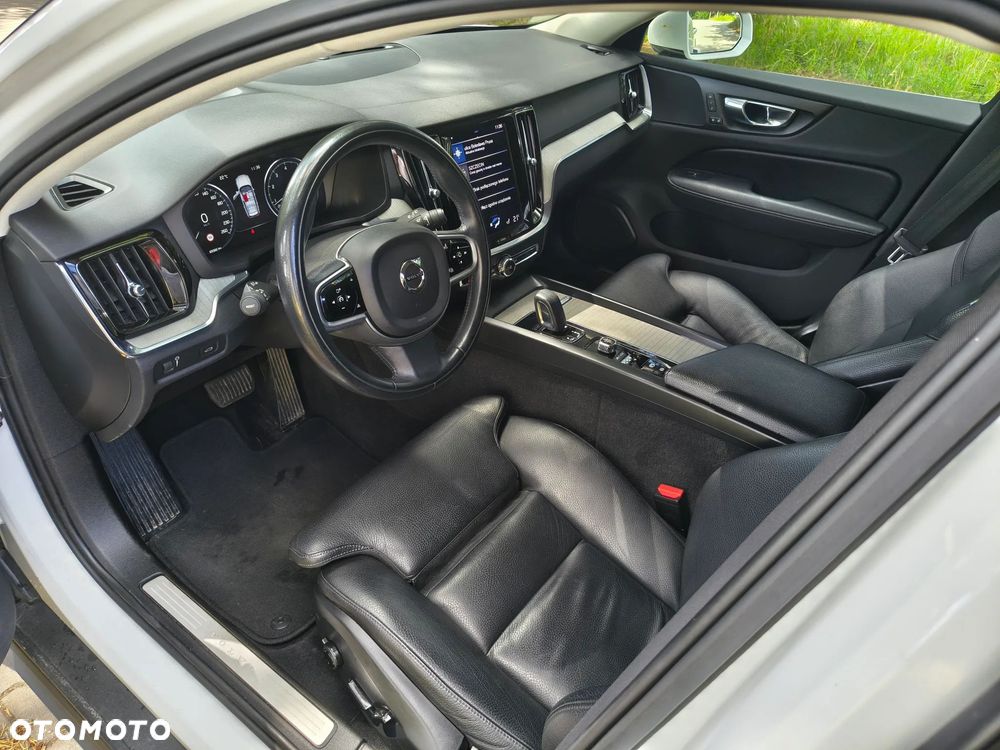 Volvo V60 Cross Country B5 B AWD Ultimate - 12