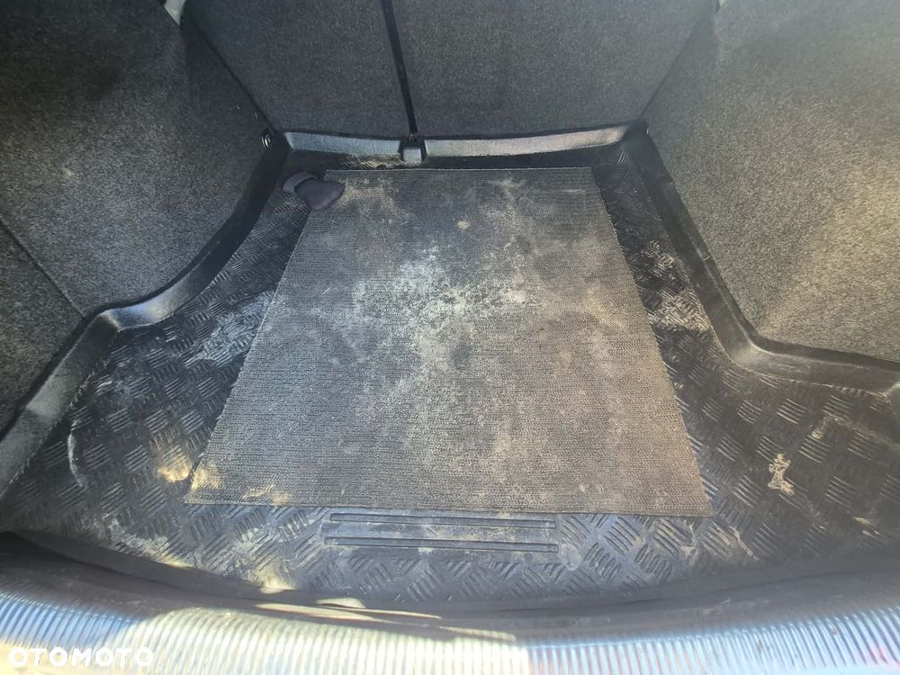 Volkswagen Passat 1.9 TDI - 14