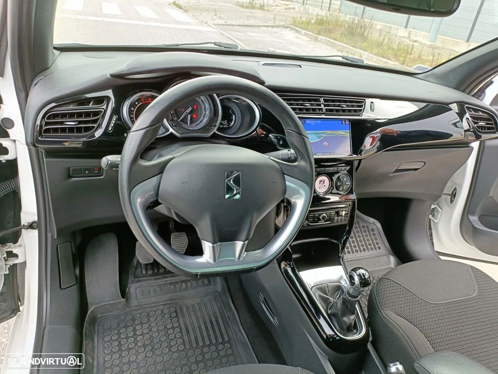 Citroën DS3 1.6 e-HDi So Irresistible - 10