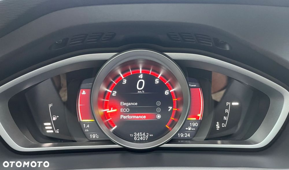 Volvo V40 T2 Geartronic Summum - 19