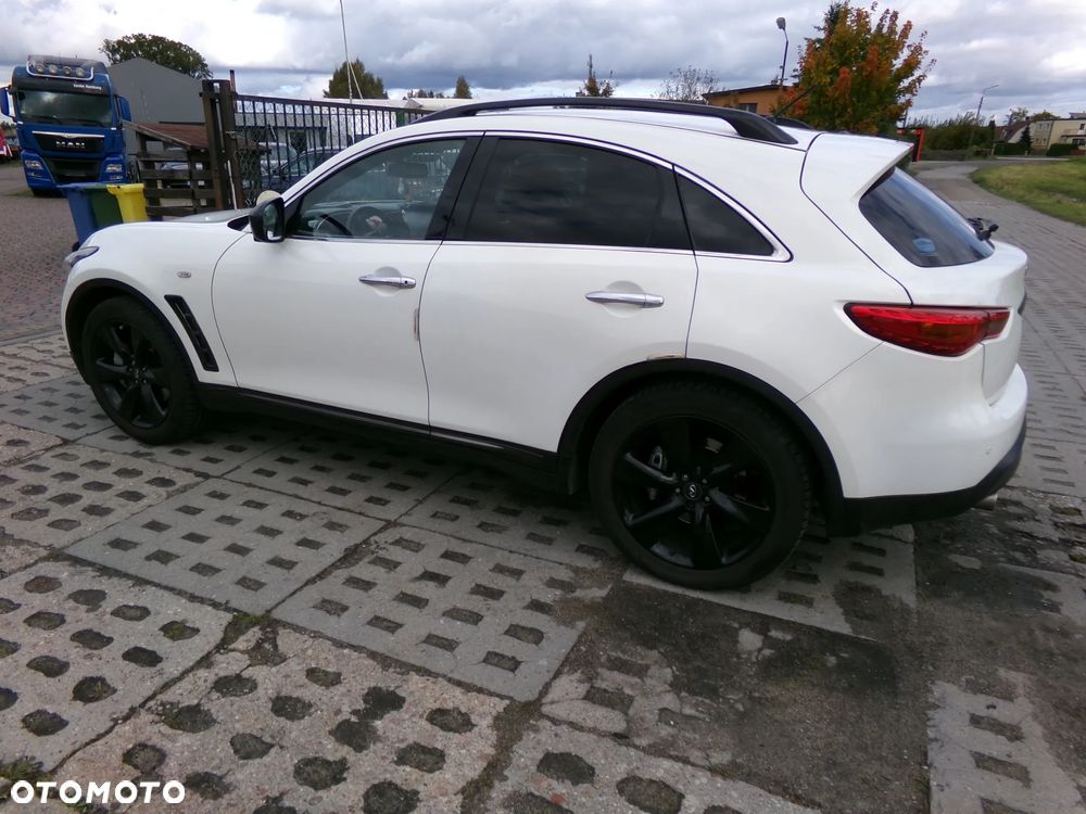 Infiniti Q70 - 8