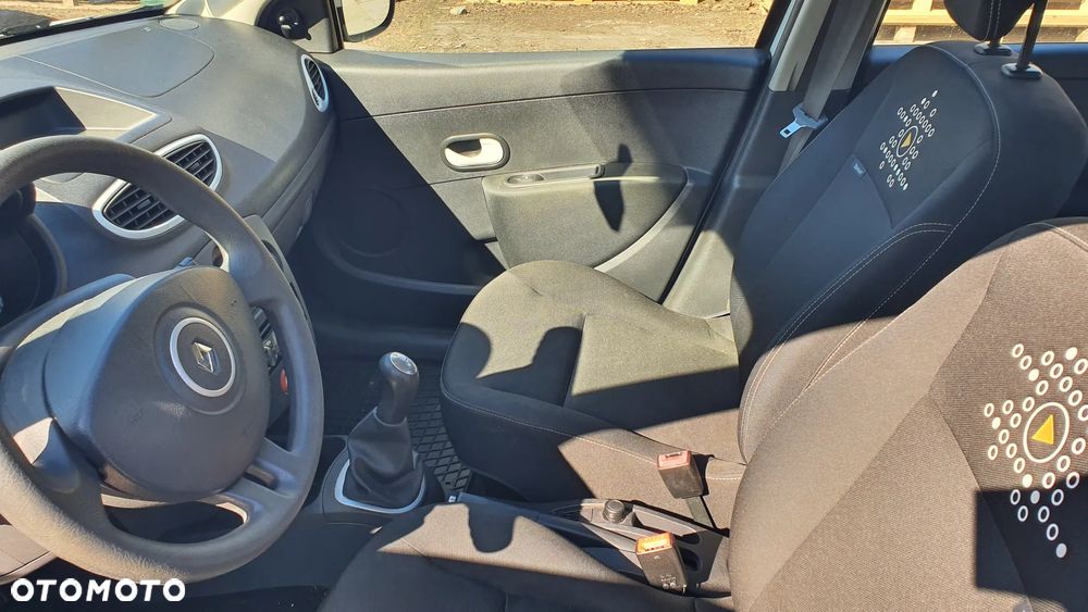 Renault Clio 1.2 16V 75 Expression - 7