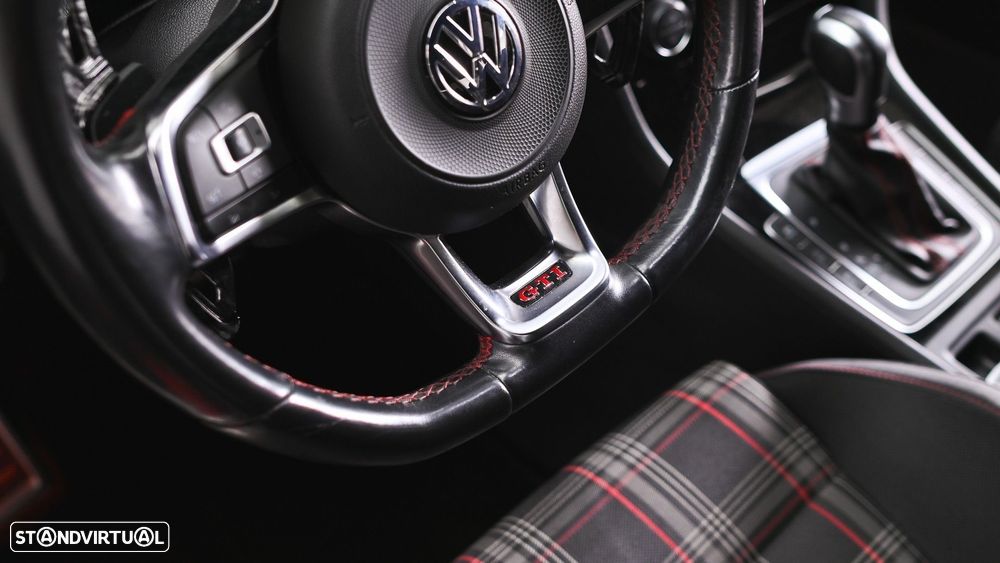 VW Golf GTI 2.0 TSI OPF DSG Performance - 29