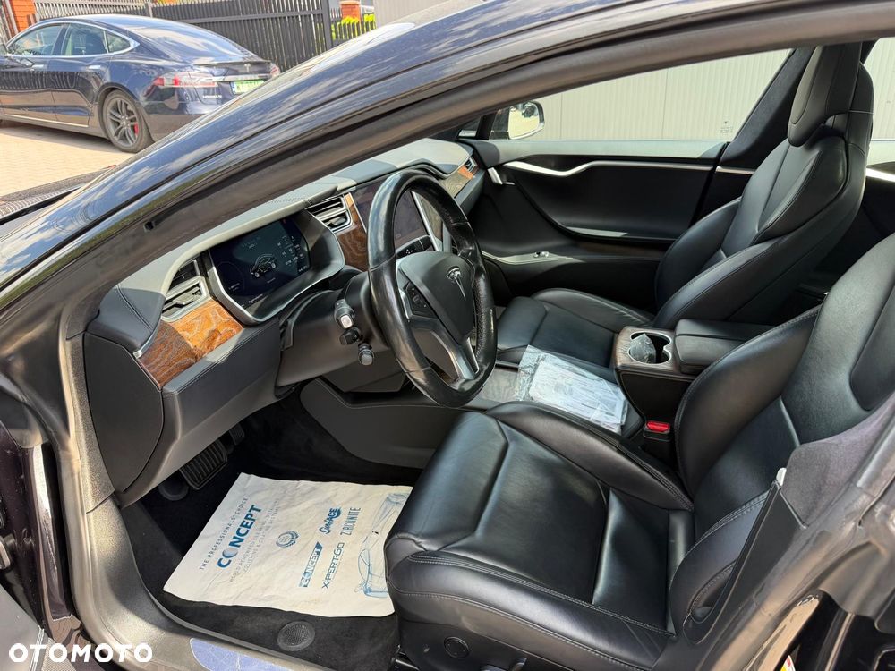 Tesla Model S - 11