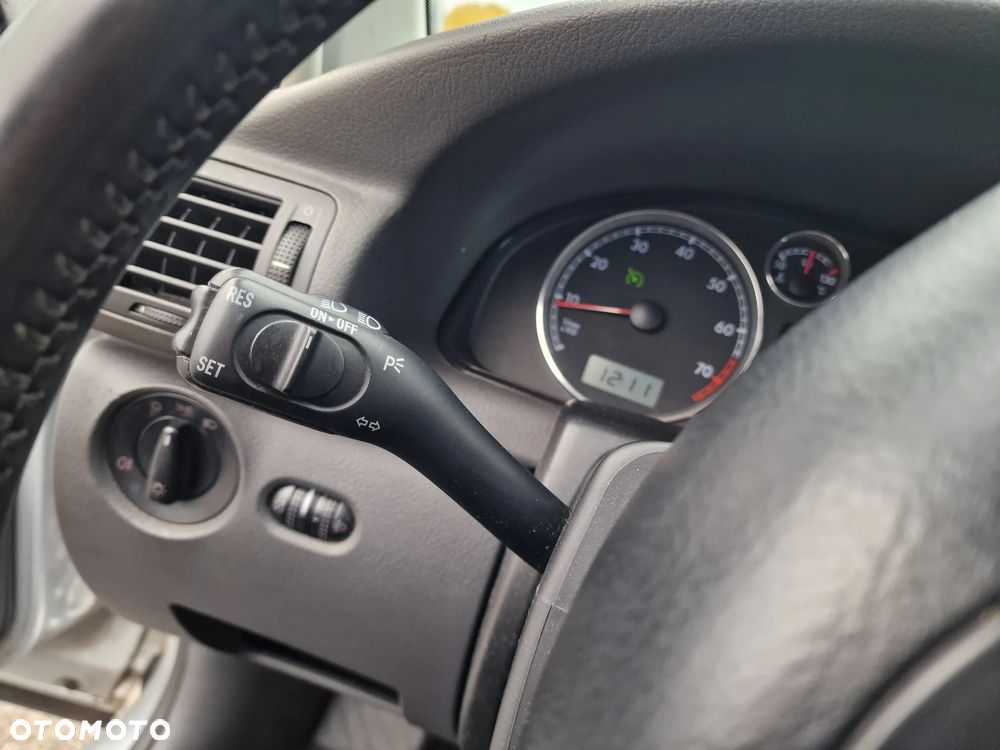 Volkswagen Passat 1.6 Exclusive - 26