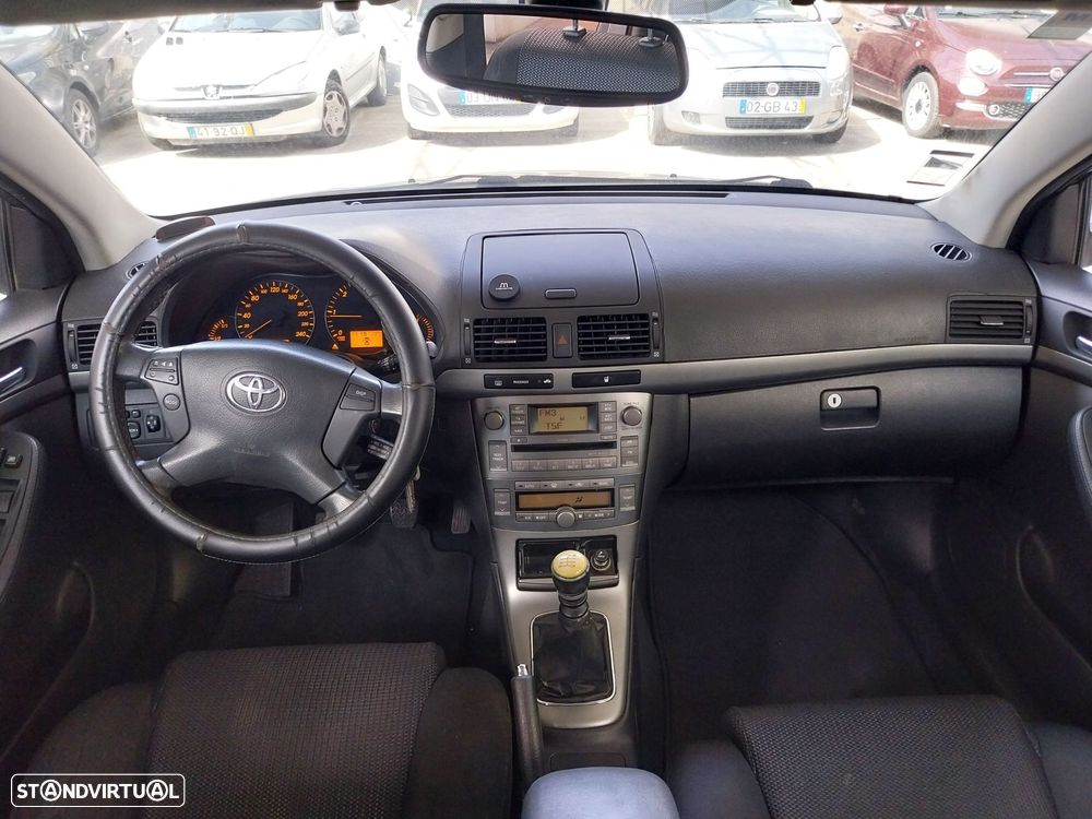 Toyota Avensis SW 2.0 D-4D - 12