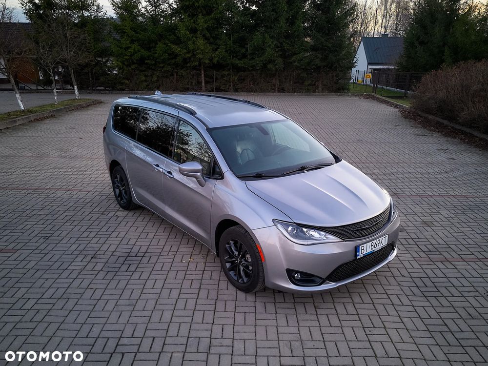 Chrysler Pacifica - 41