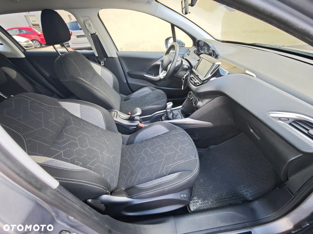 Peugeot 2008 1.6 BlueHDi Style - 25